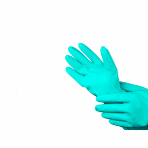 mãos com luvas nitrilica de cor verde claro